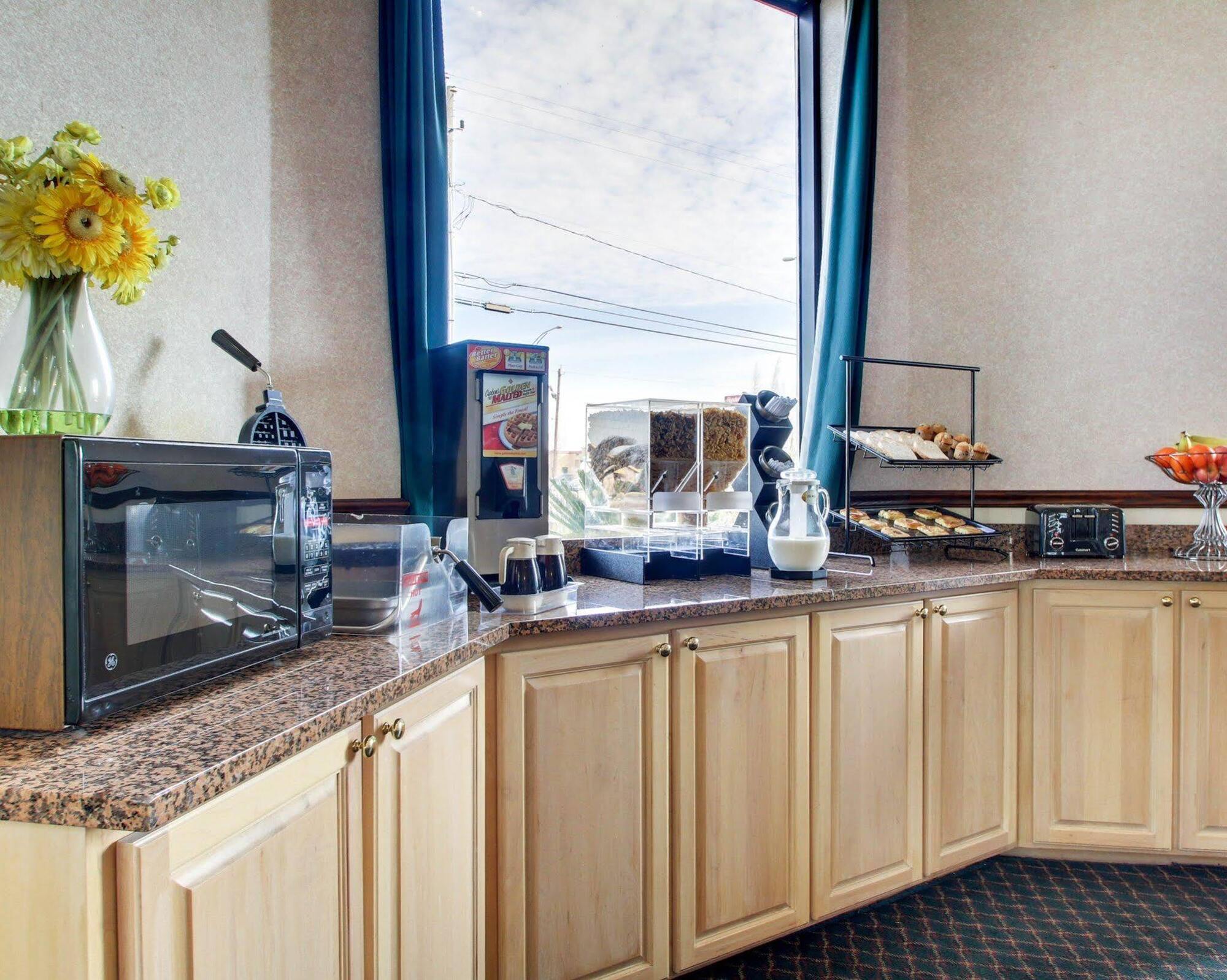 Econo Lodge Inn & Suites Gulfport Eksteriør billede
